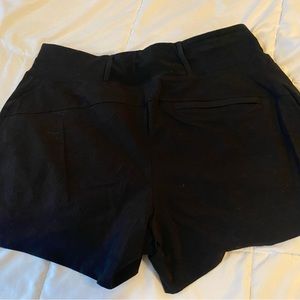 Athleta Trekkie North Short Black size 8